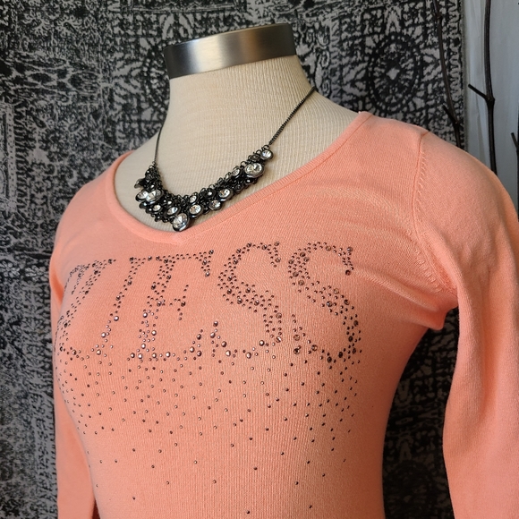 GUESS....GORGEOUS OPEN BACK .TOP - Picture 2 of 5